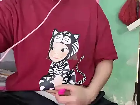 Snapshot of LunoChuckie chatting on March 30, 1:51 am LunoChuckie online show from March 30, 1:51 am