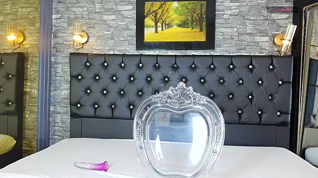 Snapshot of _Carolyn chatting on March 31, 3:41 am Carolyn online show from March 31, 3:41 am