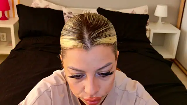 Ohh Nicole online show from April 28, 11:58 am