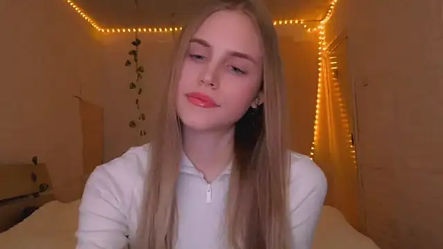 Snapshot of EveCoutch chatting on March 27, 4:30 pm EveCoutch online show from March 27, 4:30 pm