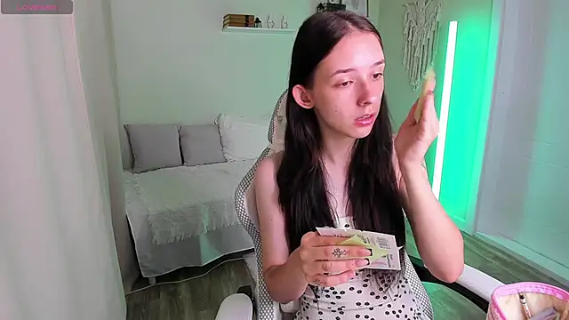 AnnaOddy online show from June 10, 1:18 am