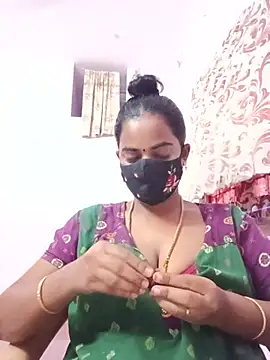Snapshot of tamilratchasii chatting on July 19, 6:33 am tamilratchasii online show from July 19, 6:33 am