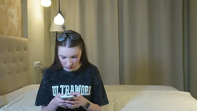 Nayeomy online show from April 8, 4:08 pm
