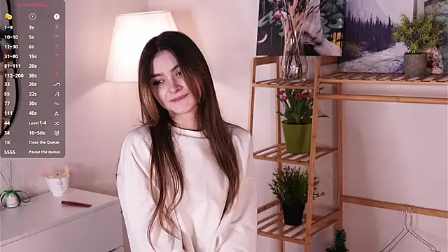 Snapshot of CherlyGuss chatting on April 8, 3:41 am CherlyGuss online show from April 8, 3:41 am