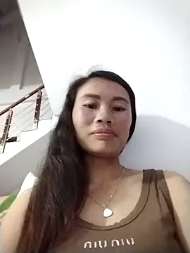 Snapshot of djdddj1 chatting on April 3, 3:40 pm djdddj1 online show from April 3, 3:40 pm