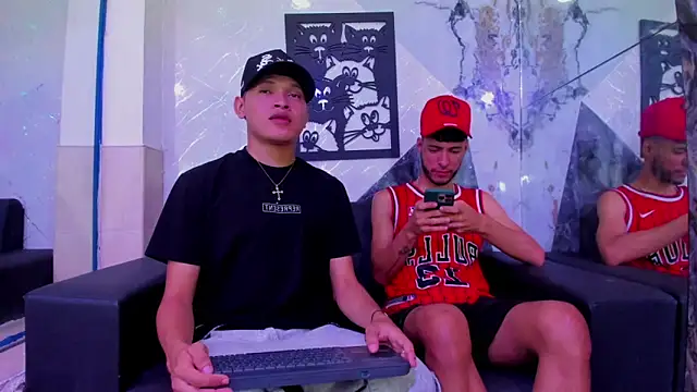 Robert smith26 online show from March 28, 9:27 pm