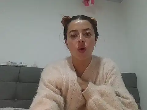 cattleya Louise online show from April 18, 3:53 am