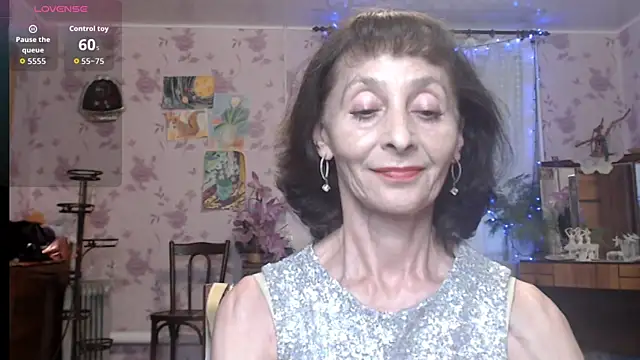Snapshot of Shooting-Star- chatting on June 17, 5:23 pm Shooting-Star- online show from June 17, 5:23 pm