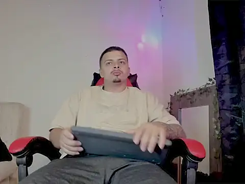 mathew hot21 online show from April 1, 8:04 am