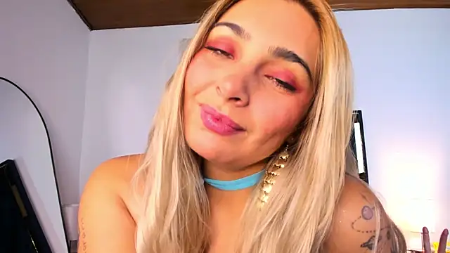 Snapshot of Catalina_Osorio chatting on July 11, 11:54 am Catalina Osorio online show from July 11, 11:54 am