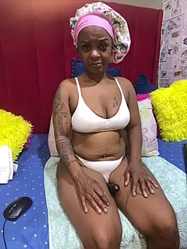 Cherrybootyofjoy86 online show from March 28, 12:44 am