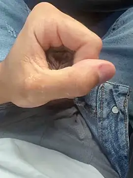 Snapshot of Mik3x chatting on March 27, 7:37 pm Mik3x online show from March 27, 7:37 pm