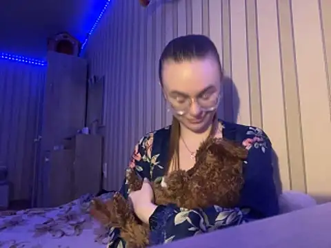 Snapshot of melissashineeee chatting on April 2, 1:40 pm melissashineeee online show from April 2, 1:40 pm