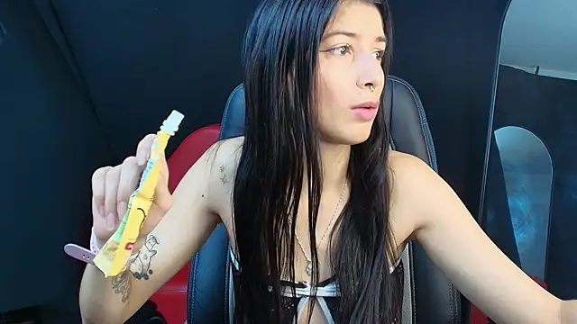 jazminswee online show from May 1, 8:25 pm