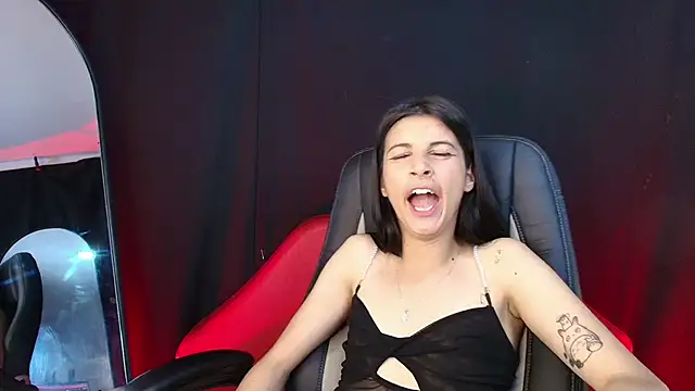 jazminswee online show from April 14, 8:19 am