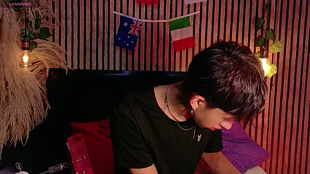 Snapshot of Tommy_Fox chatting on July 9, 3:40 am Tommy Fox online show from July 9, 3:40 am
