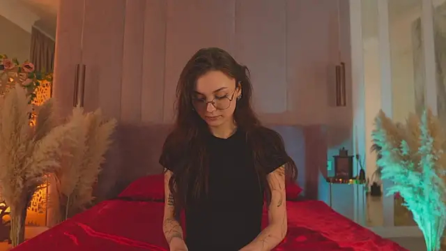 AmeliaKlark  online show from April 8, 1:51 am