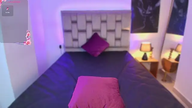 Snapshot of Kiara_Bellev chatting on March 28, 11:33 am Kiara Bellev online show from March 28, 11:33 am