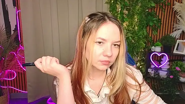 ViolettaSwang online show from April 9, 10:43 am