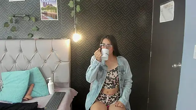 Angela Basseth online show from May 25, 9:02 pm