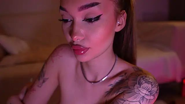 Snapshot of SashaFererra chatting on April 16, 9:39 pm SashaFererra online show from April 16, 9:39 pm