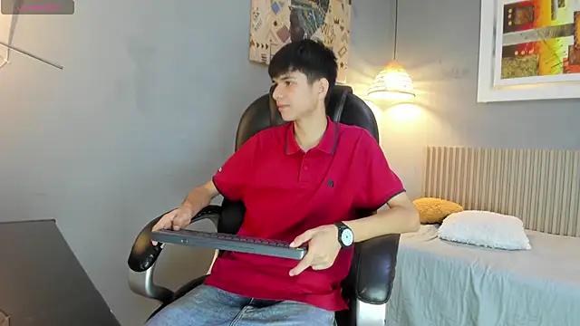 Snapshot of maxim_rod chatting on June 27, 12:33 pm maxim rod online show from June 27, 12:33 pm