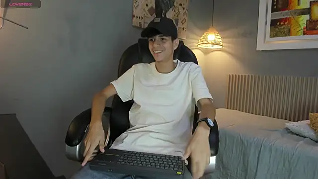 Snapshot of maxim_rod chatting on June 29, 6:18 pm maxim rod online show from June 29, 6:18 pm