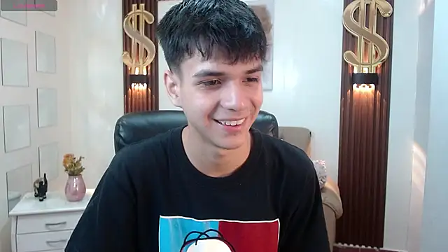 Snapshot of maxim_rod chatting on June 7, 11:26 am maxim rod online show from June 7, 11:26 am