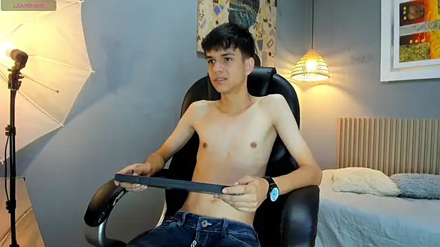 Snapshot of maxim_rod chatting on June 10, 12:17 pm maxim rod online show from June 10, 12:17 pm