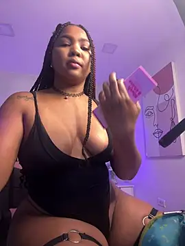 madisoncurt  online show from May 19, 11:50 am