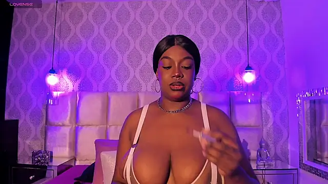 Snapshot of SUSAN-BLUE chatting on June 2, 8:31 pm SUSAN-BLUE online show from June 2, 8:31 pm