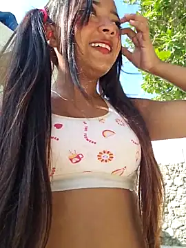 Snapshot of Pretty_karol chatting on May 22, 1:31 pm Pretty karol online show from May 22, 1:31 pm
