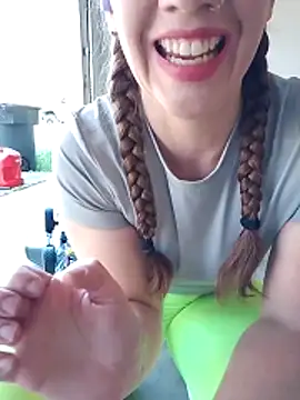 Snapshot of RoxyRedXO12 chatting on March 28, 10:22 pm RoxyRedXO12 online show from March 28, 10:22 pm