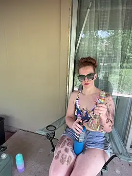 RoxyRedXO12 online show from April 9, 6:25 pm