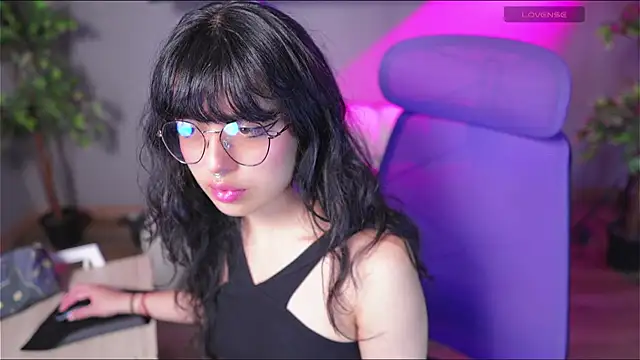 Snapshot of Saphyralux chatting on July 8, 8:53 pm Saphyralux online show from July 8, 8:53 pm