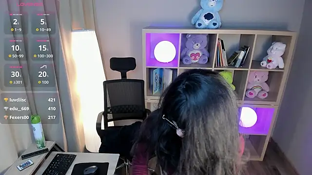 Snapshot of Saphyralux chatting on June 26, 10:10 am Saphyralux online show from June 26, 10:10 am