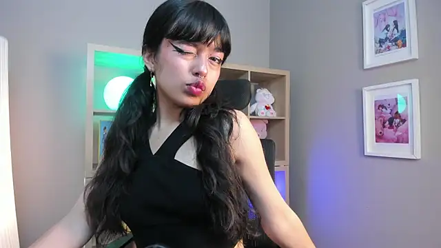 Snapshot of Saphyralux chatting on May 27, 9:55 pm Saphyralux online show from May 27, 9:55 pm