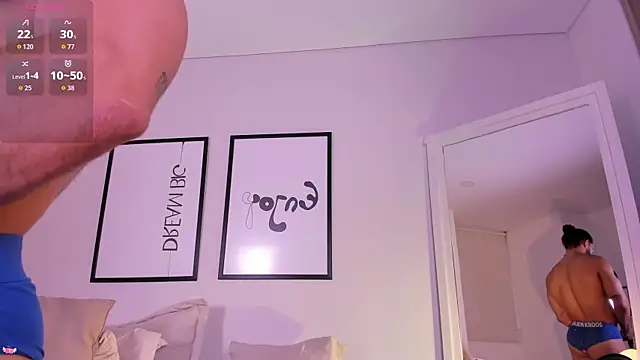 Snapshot of Max_strong01 chatting on April 6, 10:44 pm Max strong01 online show from April 6, 10:44 pm