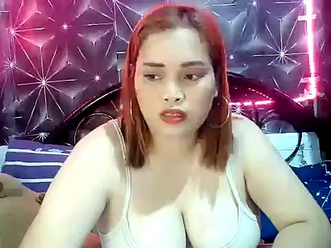 Snapshot of Hugeboobies69 chatting on June 27, 4:24 pm Hugeboobies69 online show from June 27, 4:24 pm