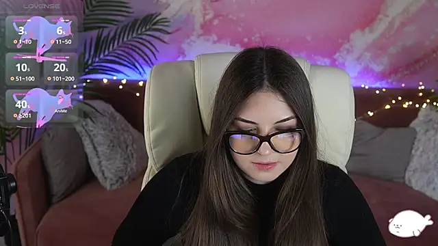 LindsyRawr online show from April 20, 7:37 pm