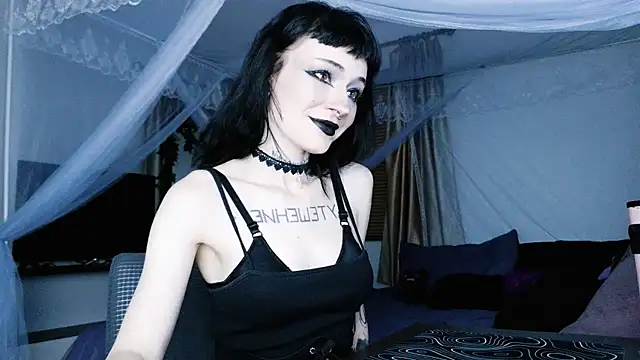 Snapshot of H3xD0ll chatting on April 26, 1:19 pm H3xD0ll online show from April 26, 1:19 pm