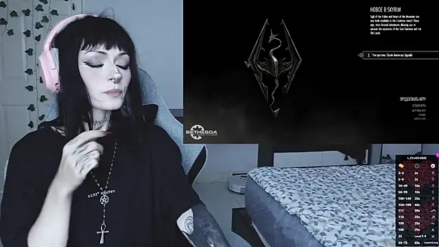 Snapshot of H3xD0ll chatting on June 21, 2:34 pm H3xD0ll online show from June 21, 2:34 pm