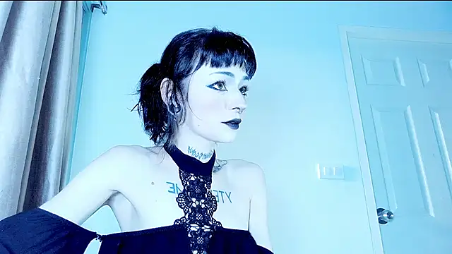Snapshot of H3xD0ll chatting on April 10, 11:56 pm H3xD0ll online show from April 10, 11:56 pm