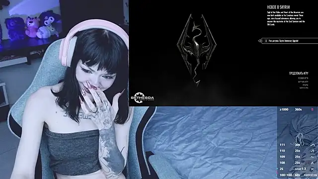 Snapshot of H3xD0ll chatting on June 26, 6:14 pm H3xD0ll online show from June 26, 6:14 pm