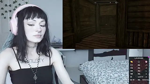 Snapshot of H3xD0ll chatting on June 20, 3:06 pm H3xD0ll online show from June 20, 3:06 pm