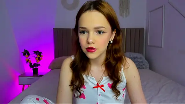 Snapshot of Melissa_me0w chatting on June 4, 9:19 pm Melissa me0w online show from June 4, 9:19 pm