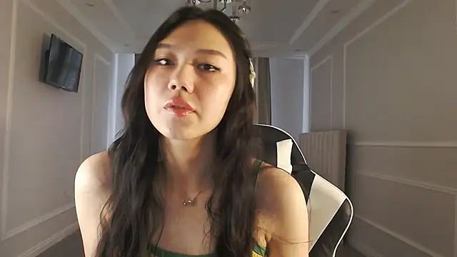 SecretTiny online show from June 7, 1:11 am