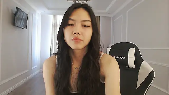 SecretTiny online show from June 16, 3:50 am