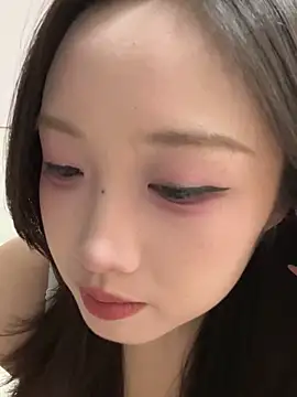 Alice-babyone online show from May 15, 2:15 pm