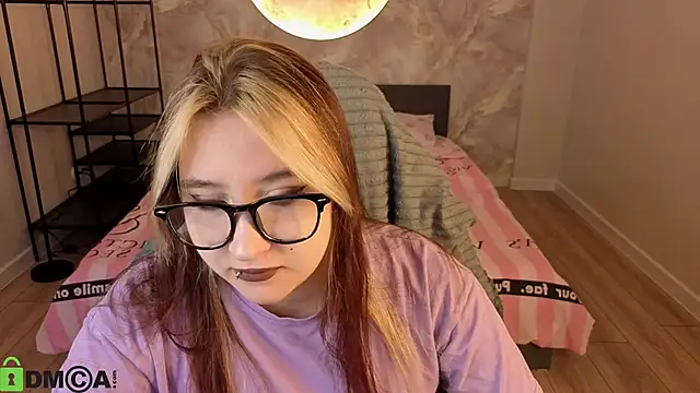 Luna Host online show from April 7, 1:29 am